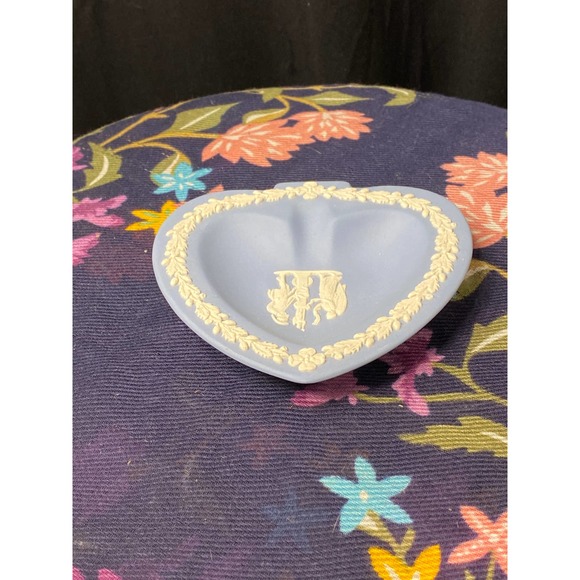 Vintage Wedgwood Blue Jasperware Spade-shaped Ashtray - Picture 8 of 12